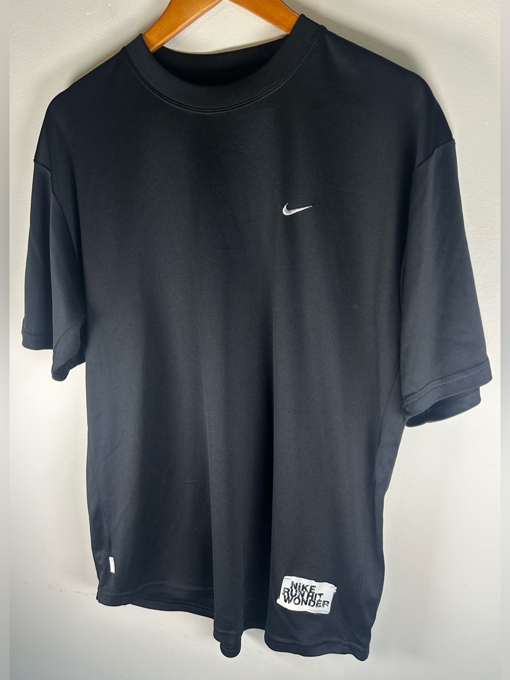 Nike Running Men’s T-shirt Size L Black Dri Fit Logo Run Hit Wonder Run Hard EUE - Picture 3 of 12
